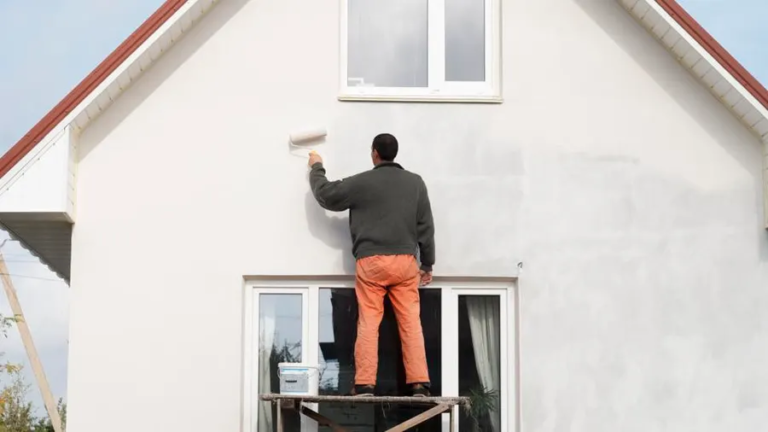 A Guide to Maintaining Your Home’s Exterior Paint